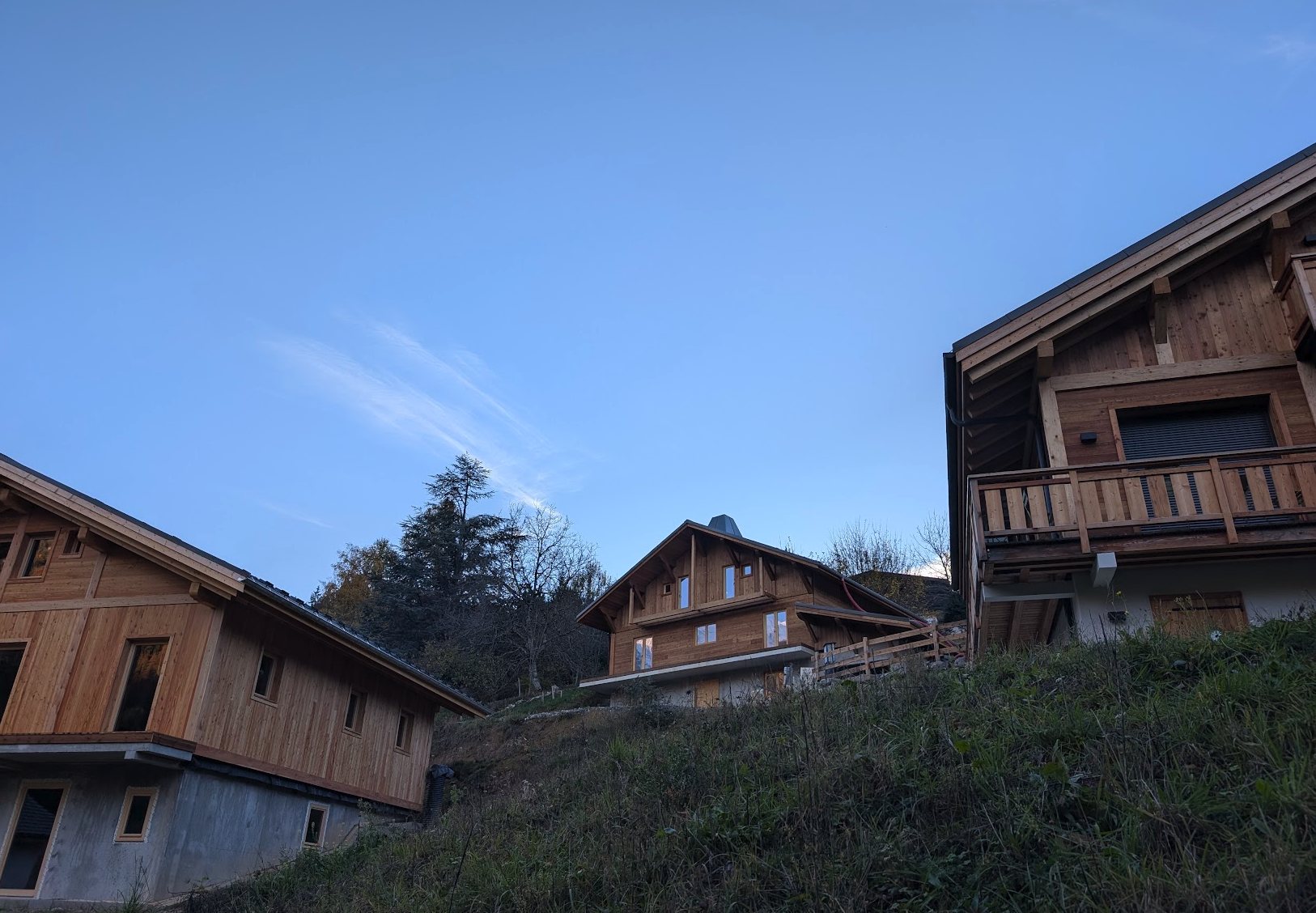 Timber chalets with pitched roofs in Saint-Gervais-les-Bains, with ours in the middle: typical of the local planning style